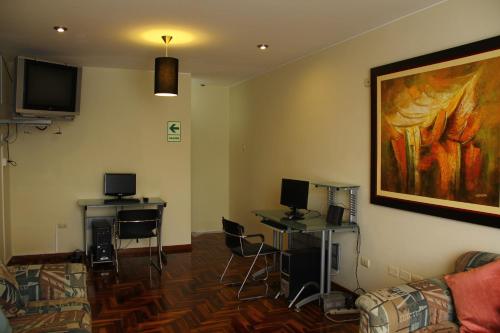 Taymi Hostal & Suites