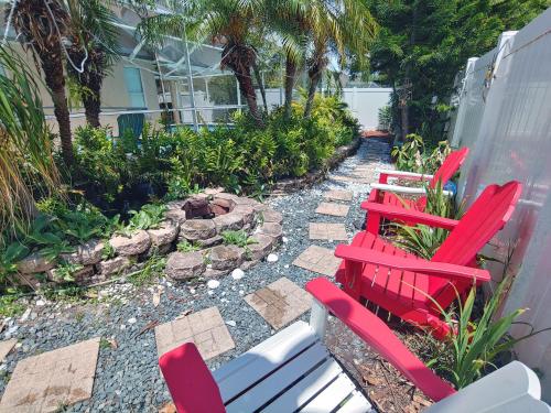 Cozy and Conveniently located Pool Home with Free WiFi in Tampa, USA