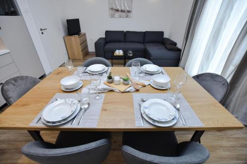 One-Bedroom Apartment image 9
