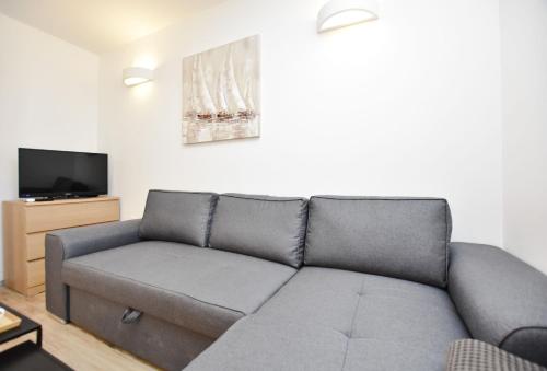 One-Bedroom Apartment image 4