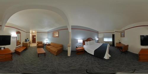 King Suite with Sofa Bed - Non-Smoking