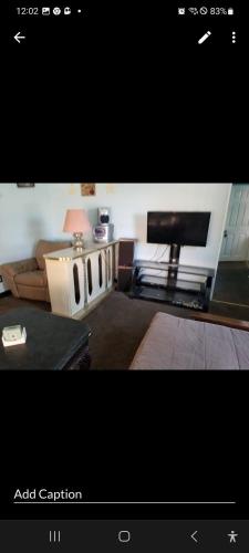 ARMANI MANOR rustic spacious 2br unit 1