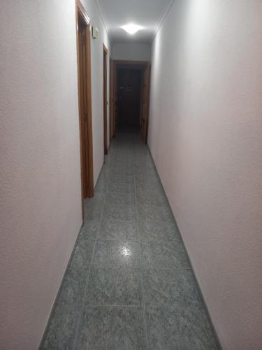 habitación grande en piso compartido con 2 adultos 2