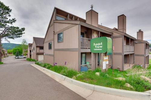 Chic Angel Fire Condo Walk to Ski Resort! in Angel Fire, USA