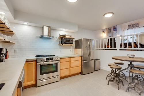 Chic Angel Fire Condo Walk to Ski Resort! in Angel Fire, USA