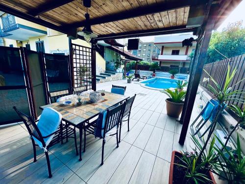 Басейн, Luena Home Luxury Apartment in Brusciano