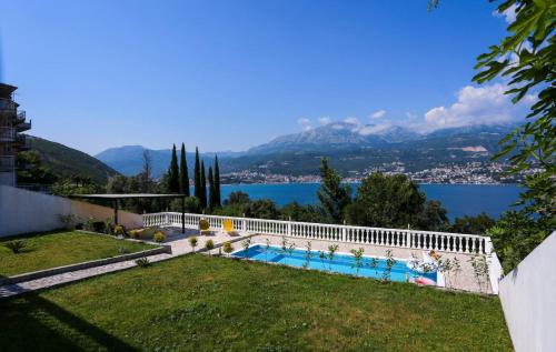 2 bedrooms, 4 beds