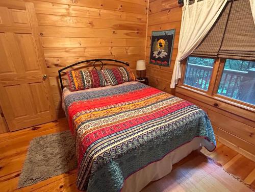 The Wander Inn Cabin In The BR Mtns w Hot Tub in Blue Ridge, USA
