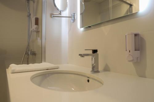 Hotel C31 Room Type - Queen Room with Pool View