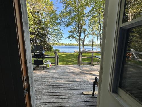 Archie's Lakeside Cabin in New Minas (NS)