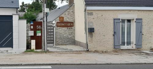 Le Dionysien *** (petite maison avec terrasse) in Chateauneuf-sur-Loire