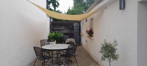 Le Dionysien *** (petite maison avec terrasse) in Chateauneuf-sur-Loire