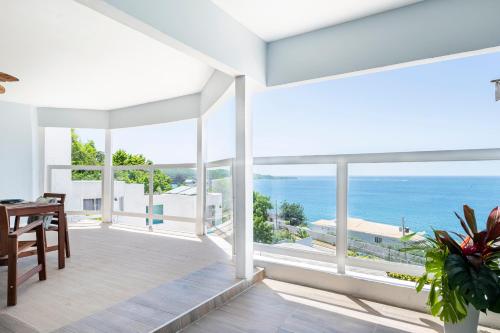 Vistas, Luxe Beach Resort in Discovery Bay