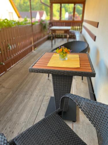 Balcony/terrace, Ferienzimmer Reurieth in Reurieth