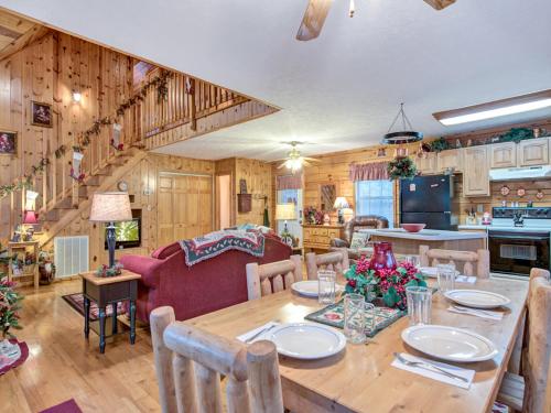 Mountain Mist, 2 Bedrooms, Sleeps 6, Pool Table, Pet Friendly, Indoor Pool