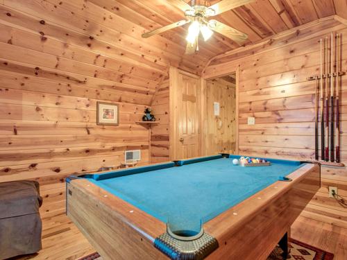 Mountain Mist, 2 Bedrooms, Sleeps 6, Pool Table, Pet Friendly, Indoor Pool