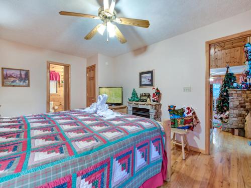 Mountain Mist, 2 Bedrooms, Sleeps 6, Pool Table, Pet Friendly, Indoor Pool