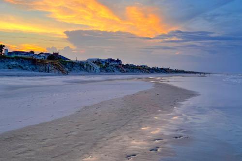 Oceanfront Oasis in Crescent Beach, USA