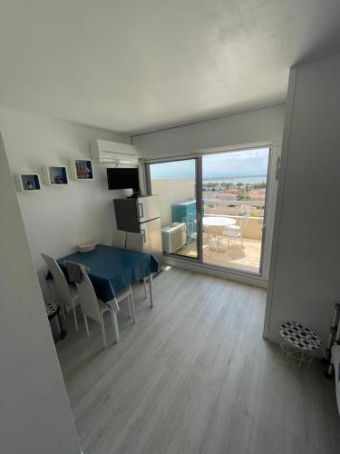 Studio plage avec vue montagne