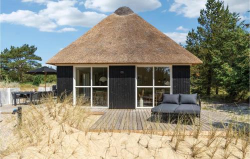 Lovely Home In Blåvand With Sauna – khách sạn tại Oksby