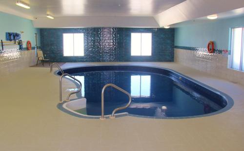 Swimming pool, Chateau Bedford Trademark Collection by Wyndham in Halifax (NS)