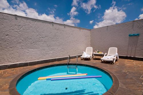 Swimming pool, STATUS Motel in Oeste