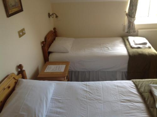 2 twin beds