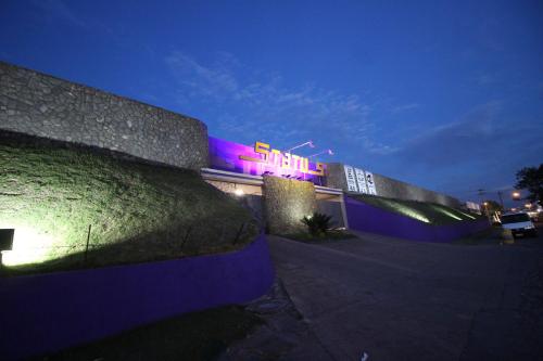 Exterior view, STATUS Motel in Oeste