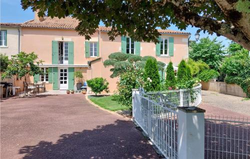 Nice Apartment In La Role With Wifi And 2 Bedrooms