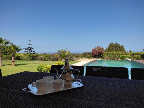 Dārzs, Villa Golf de Mogador - Piscine - Vue mer 180º in Diabat