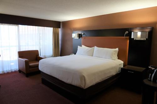 GreenTree Hotel Phoenix West - image 8