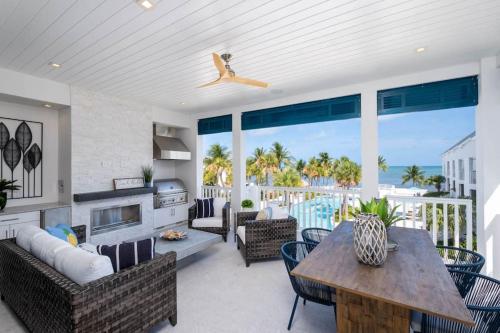 Islamorada Modern Penthouse with Private Beach