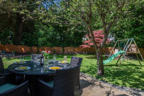The Coachhouse - Cottage with Hot tub - image 12