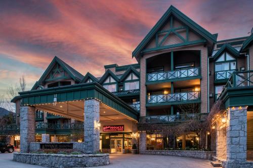 숙소 외관, Pinnacle Hotel Whistler in 휘슬러 (BC)