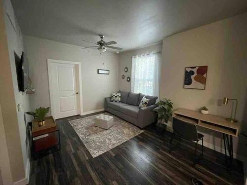 Beautiful 1Bed/Bath Centrally Located