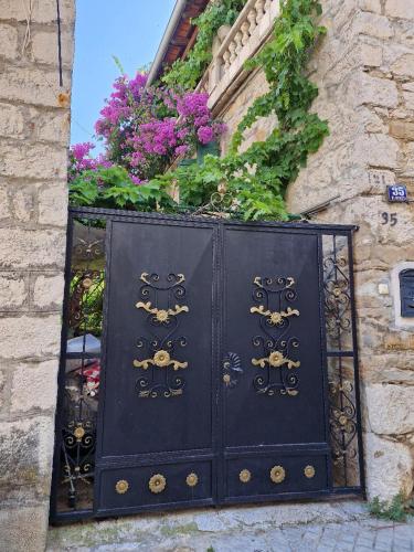 Old Town & Ela Place, Split (photo 3)