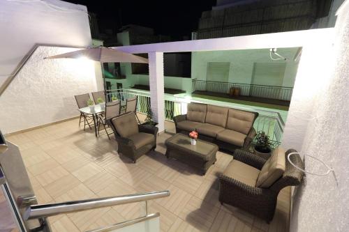 Sitges Centre Mediterranean House- 5 Bedroom, 4 Bathroom, Terrace Courtyard, Private Rooptop Pool