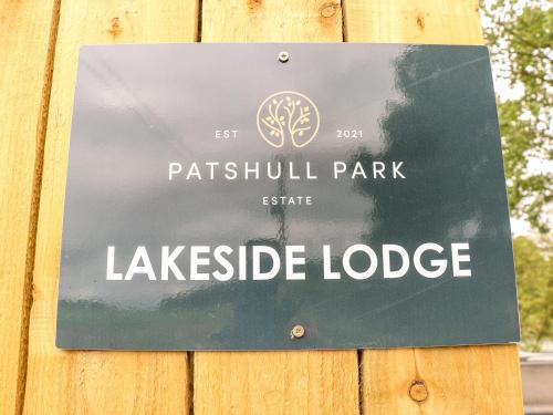 Lakeside Lodge