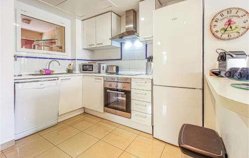 Awesome Apartment In Orihuela With Kitchen