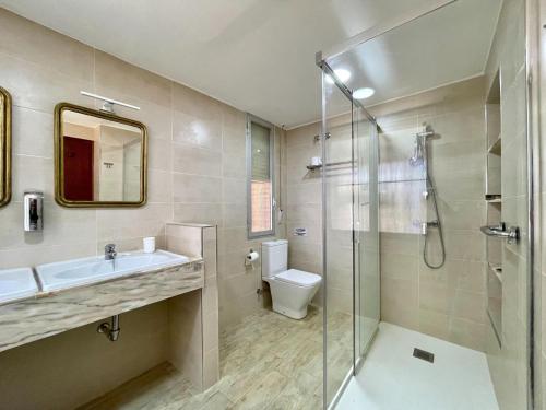 Villa in Salobrena with Sea Views - 화장실