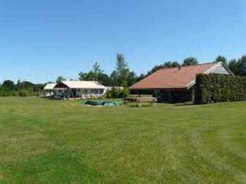 Kert, Glamping Tent in Twijzel near Nature in Twijzelerheide