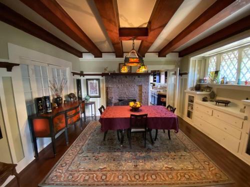 Artistic Craftsman Charm - DTLA-Pasadena-Hollywood in Los Angeles, USA