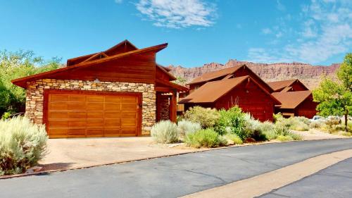 Three-Bedroom Holiday Home 