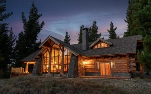 Fairytale Log Cabin - Homewood Forest Retreat