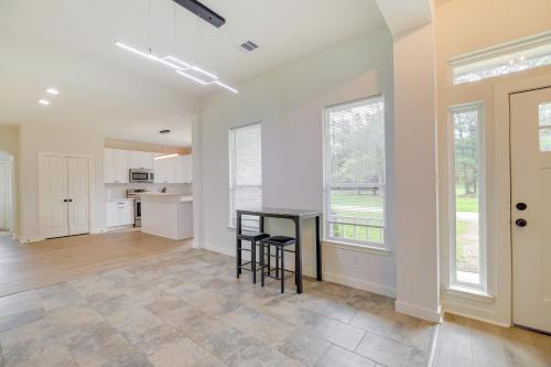 Airy Dayton Vacation Home with Deck and Private Yard! in Dayton (TX)