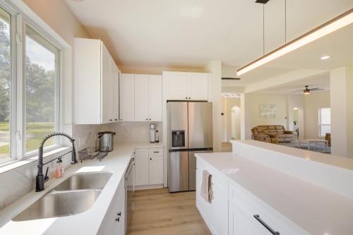 Airy Dayton Vacation Home with Deck and Private Yard! in Dayton (TX)