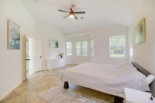 Airy Dayton Vacation Home with Deck and Private Yard! in Dayton (TX)