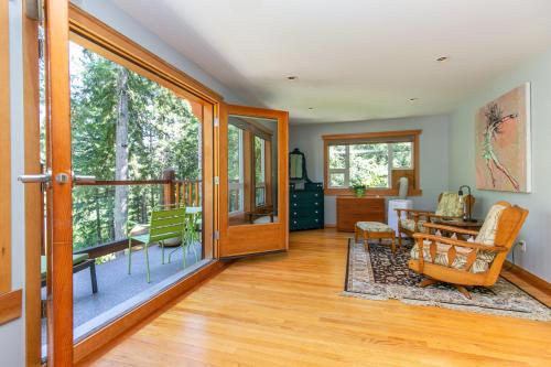 Chateau Shawnigan 2BD in West Shawn Lake in Shawnigan Lake, Canada