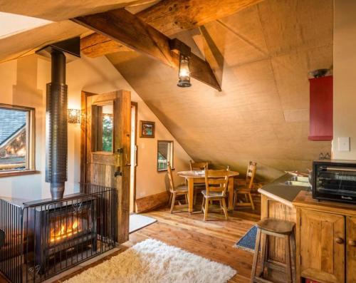 Magical Loft - Homewood Forest Retreat in أليكساندرا