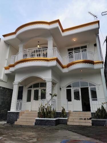 Villa 5 kamar dekat kota bunga puncak Puncak